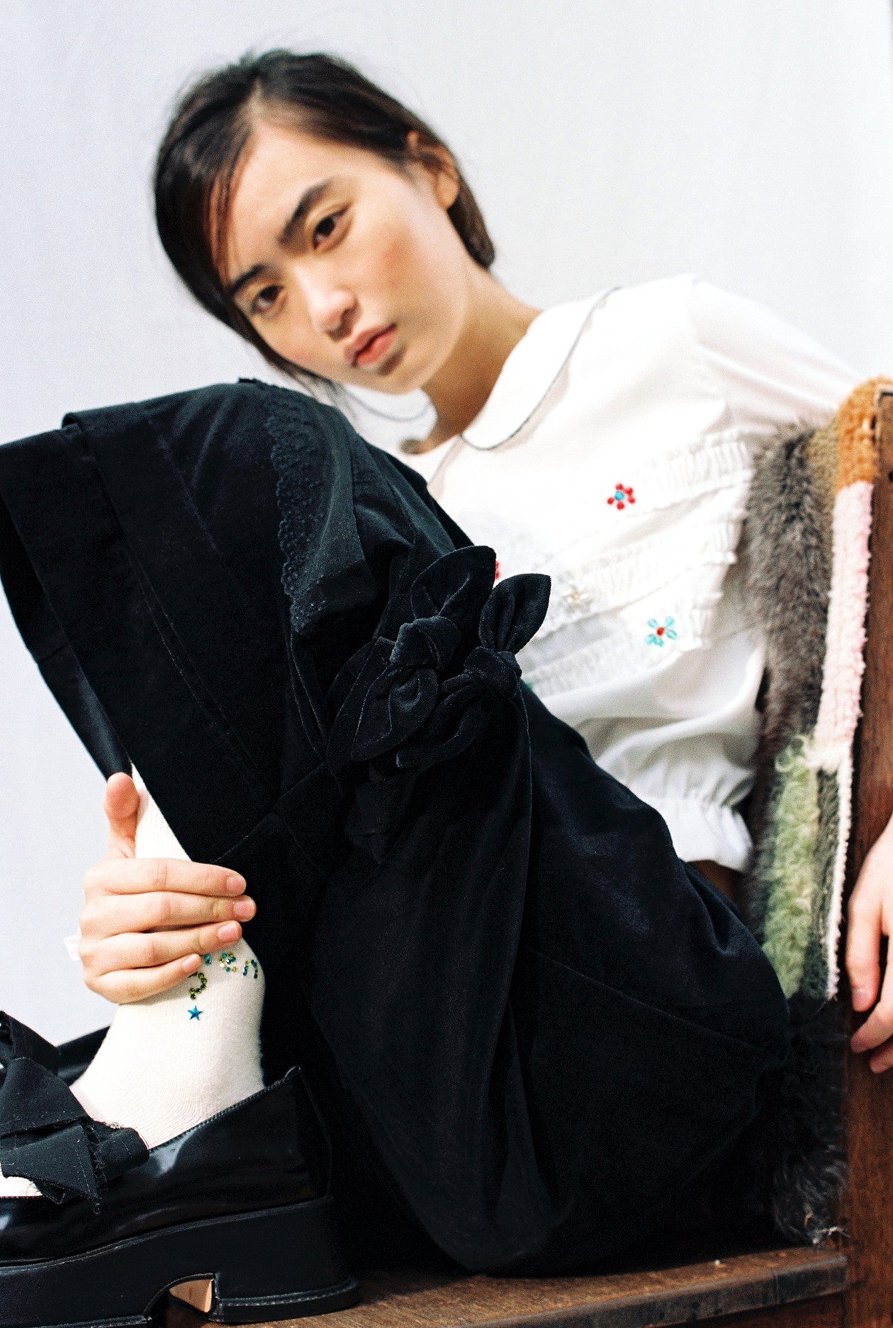 Tucked Elastic Lace-Trim Pants-Black