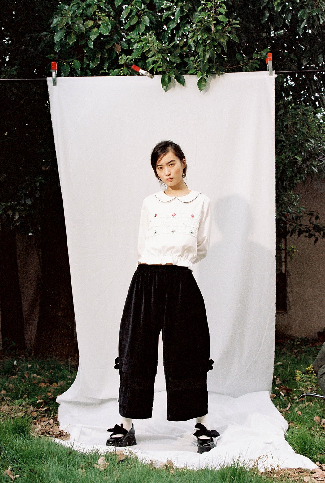 Tucked Elastic Lace-Trim Pants-Black