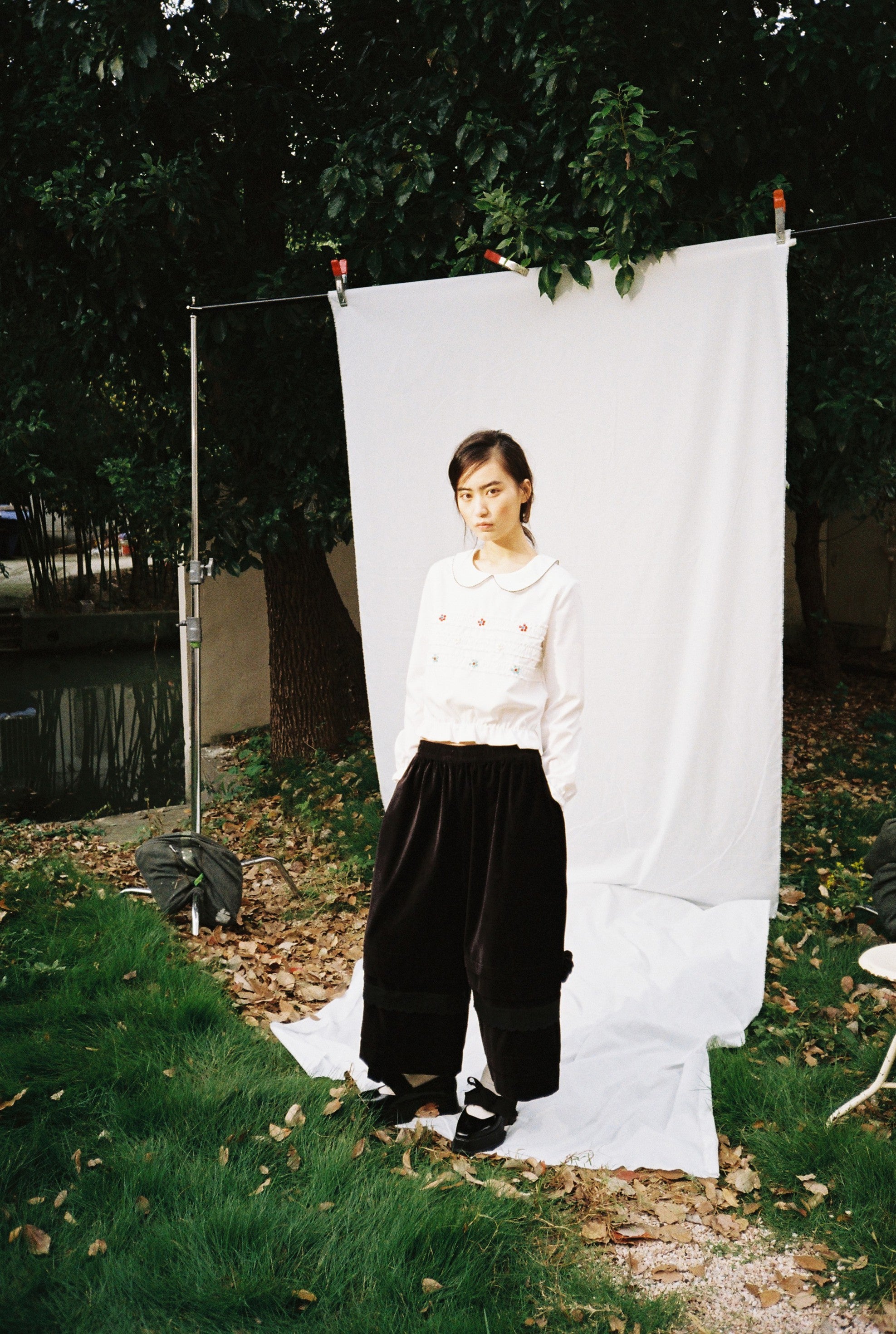 Tucked Elastic Lace-Trim Pants-Black