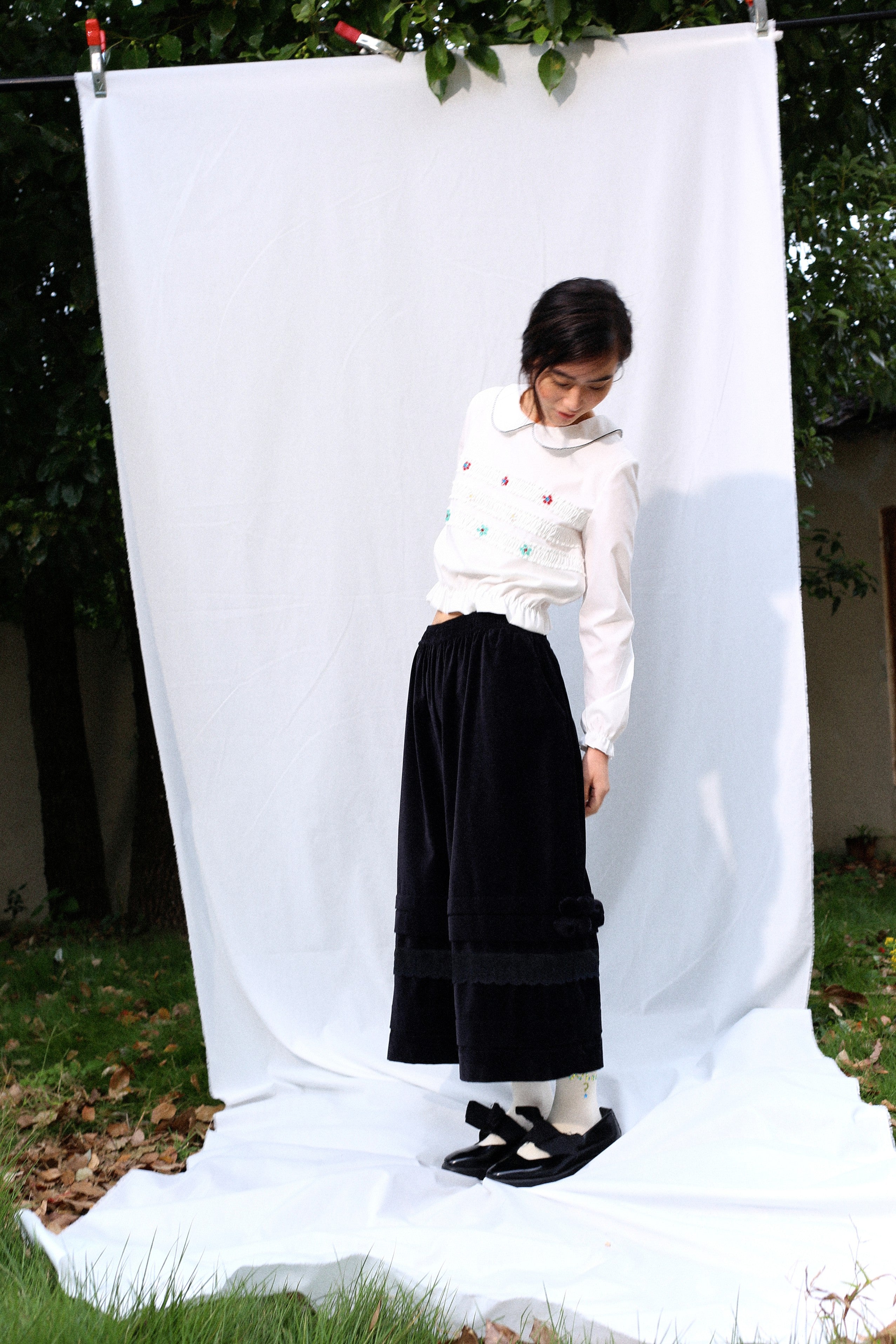 Tucked Elastic Lace-Trim Pants-Black