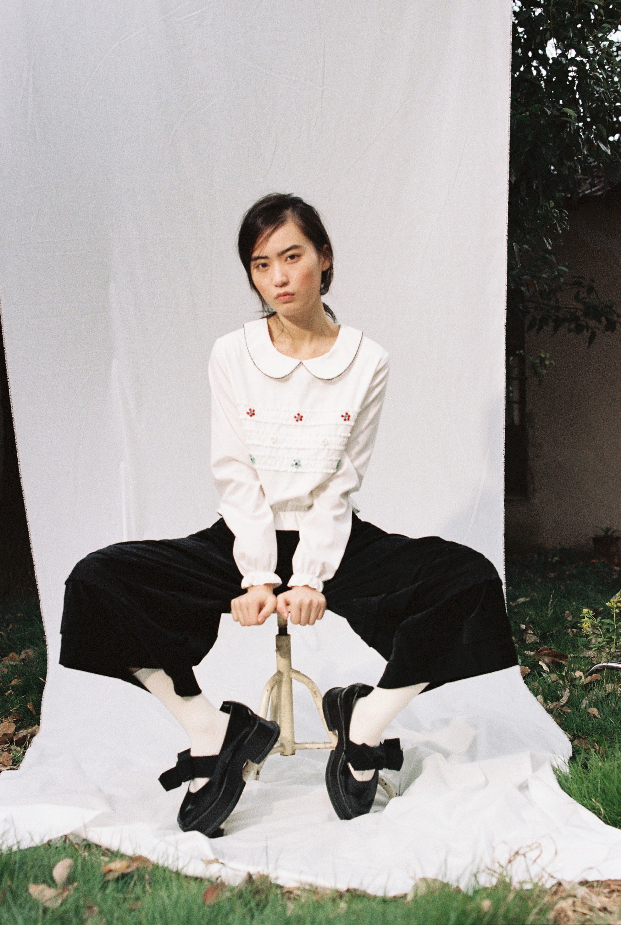 Tucked Elastic Lace-Trim Pants-Black