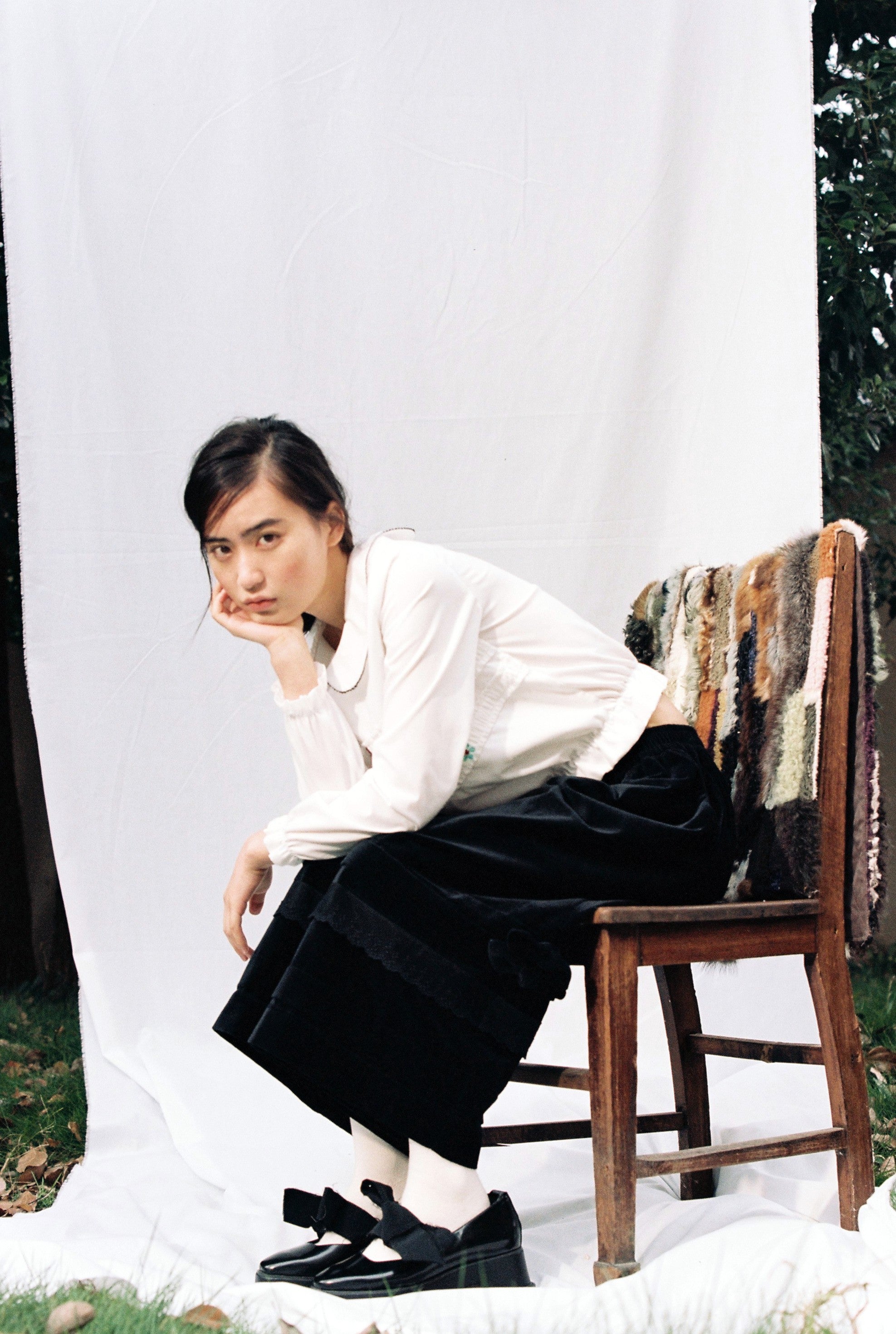 Tucked Elastic Lace-Trim Pants-Black