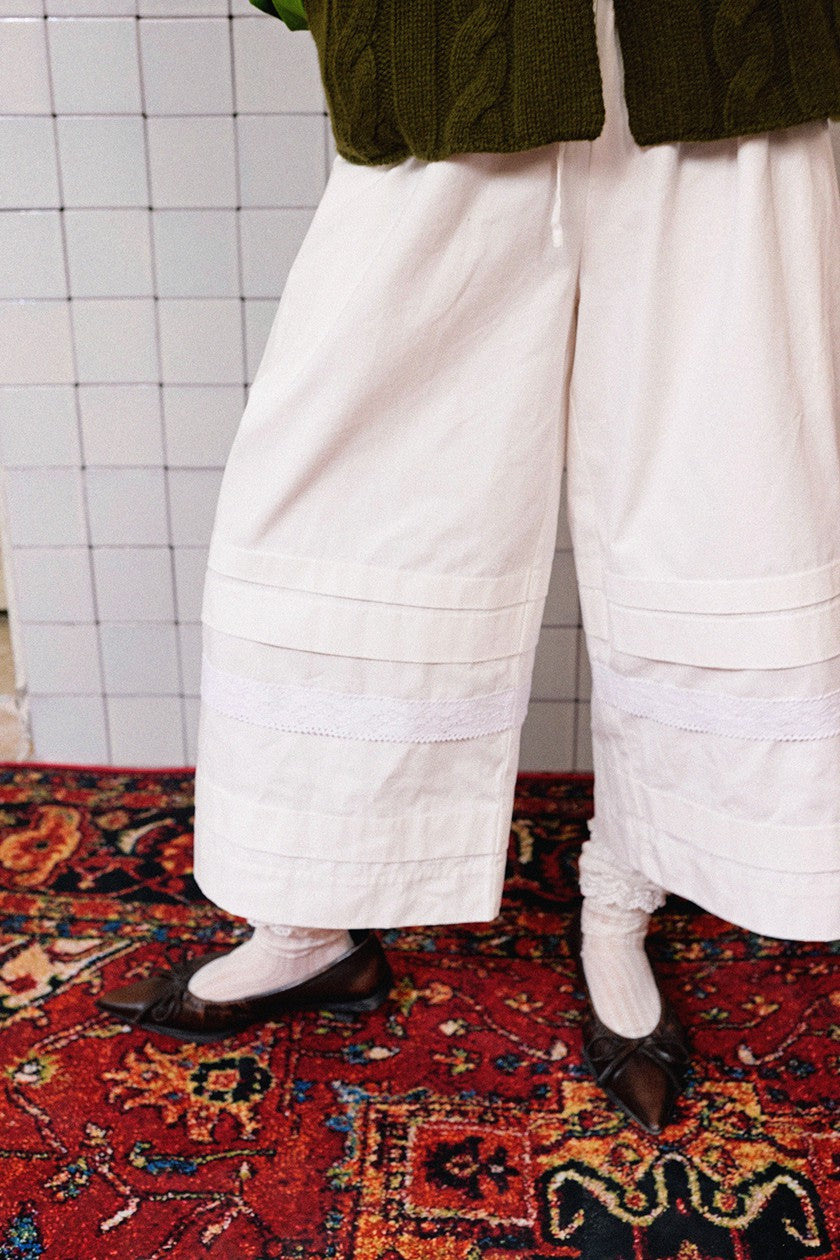 Tucked Elastic Lace-Trim Pants-White
